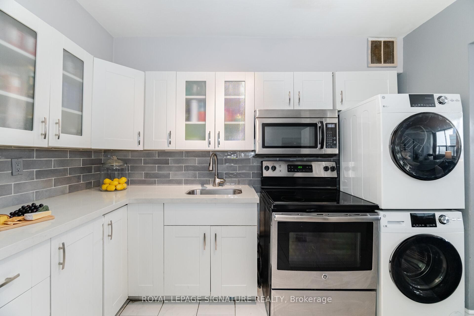 1212-451 The West Mall Drive, Toronto, ON - Indoor Photo Showing Laundry Room