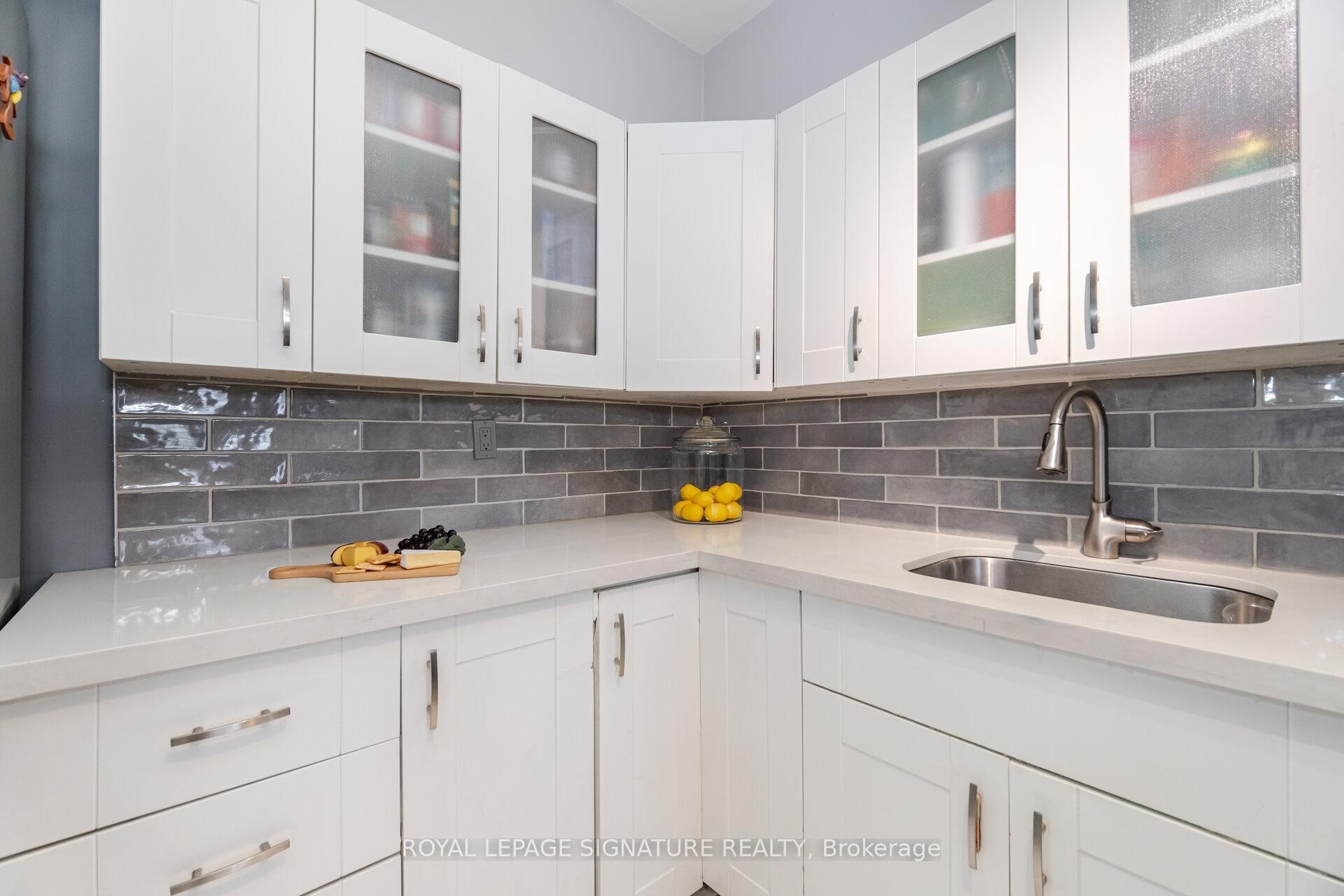 1212-451 The West Mall Drive, Toronto, ON - Indoor Photo Showing Kitchen