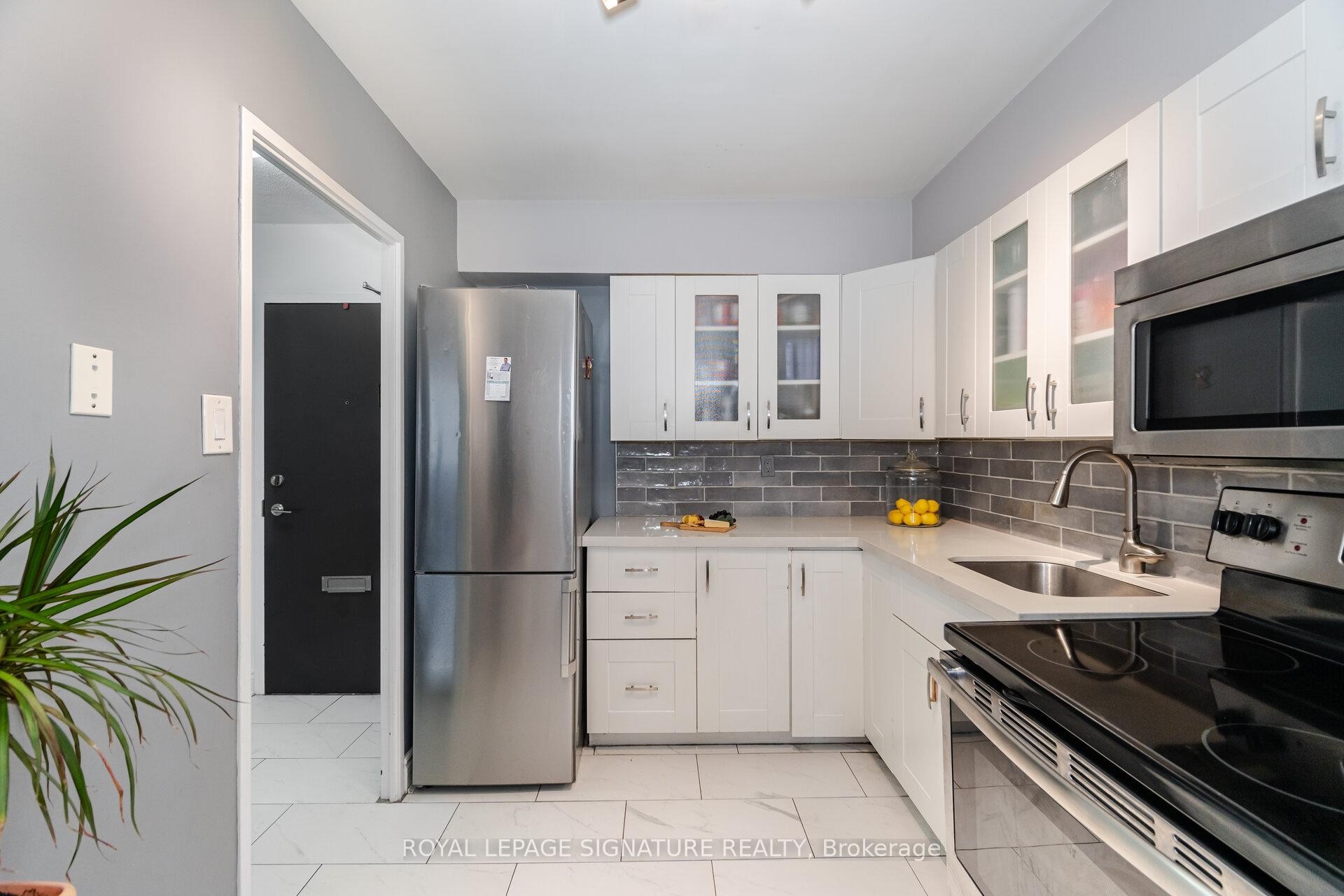 1212-451 The West Mall Drive, Toronto, ON - Indoor Photo Showing Kitchen