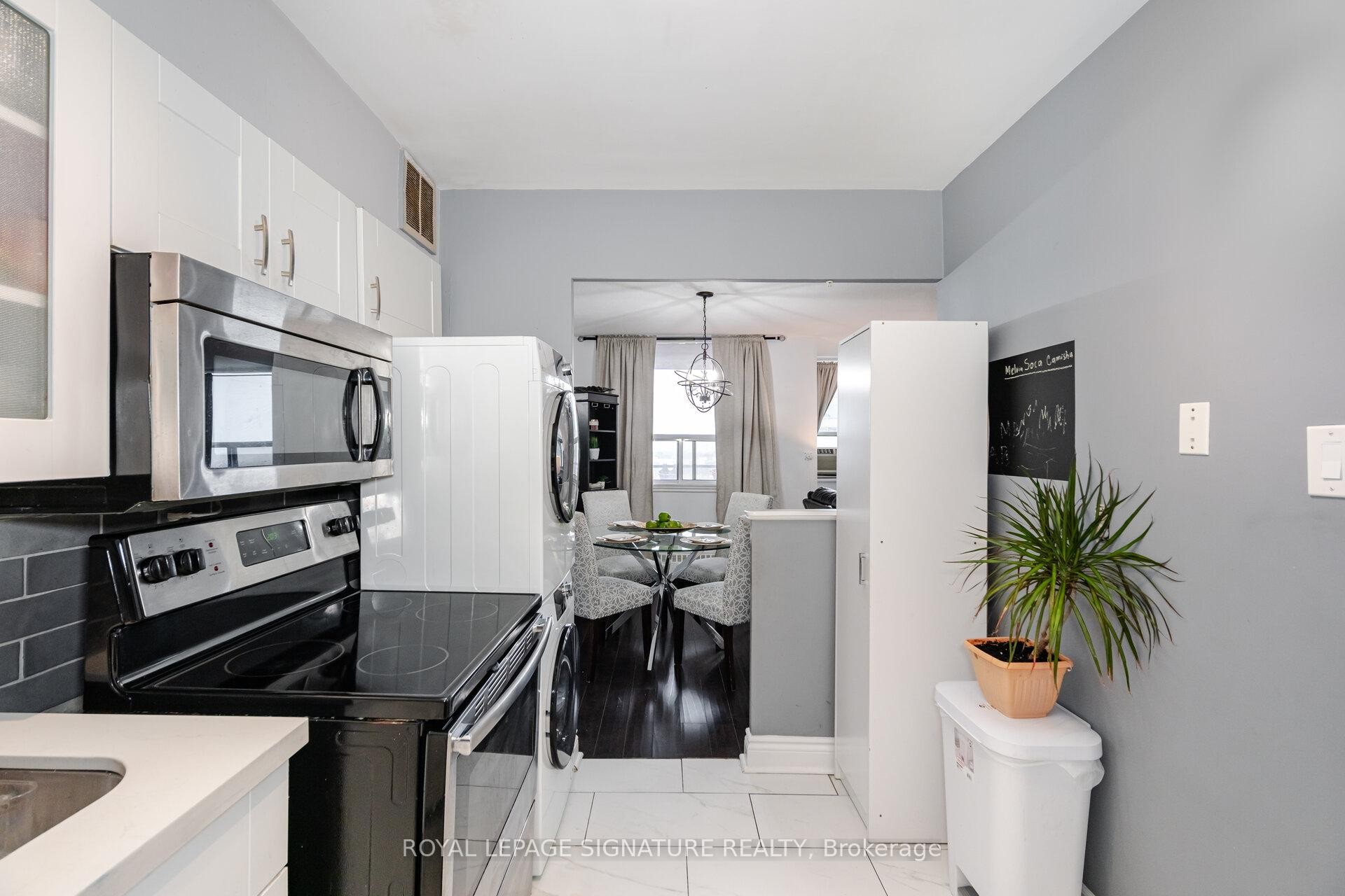 1212-451 The West Mall Drive, Toronto, ON - Indoor Photo Showing Kitchen