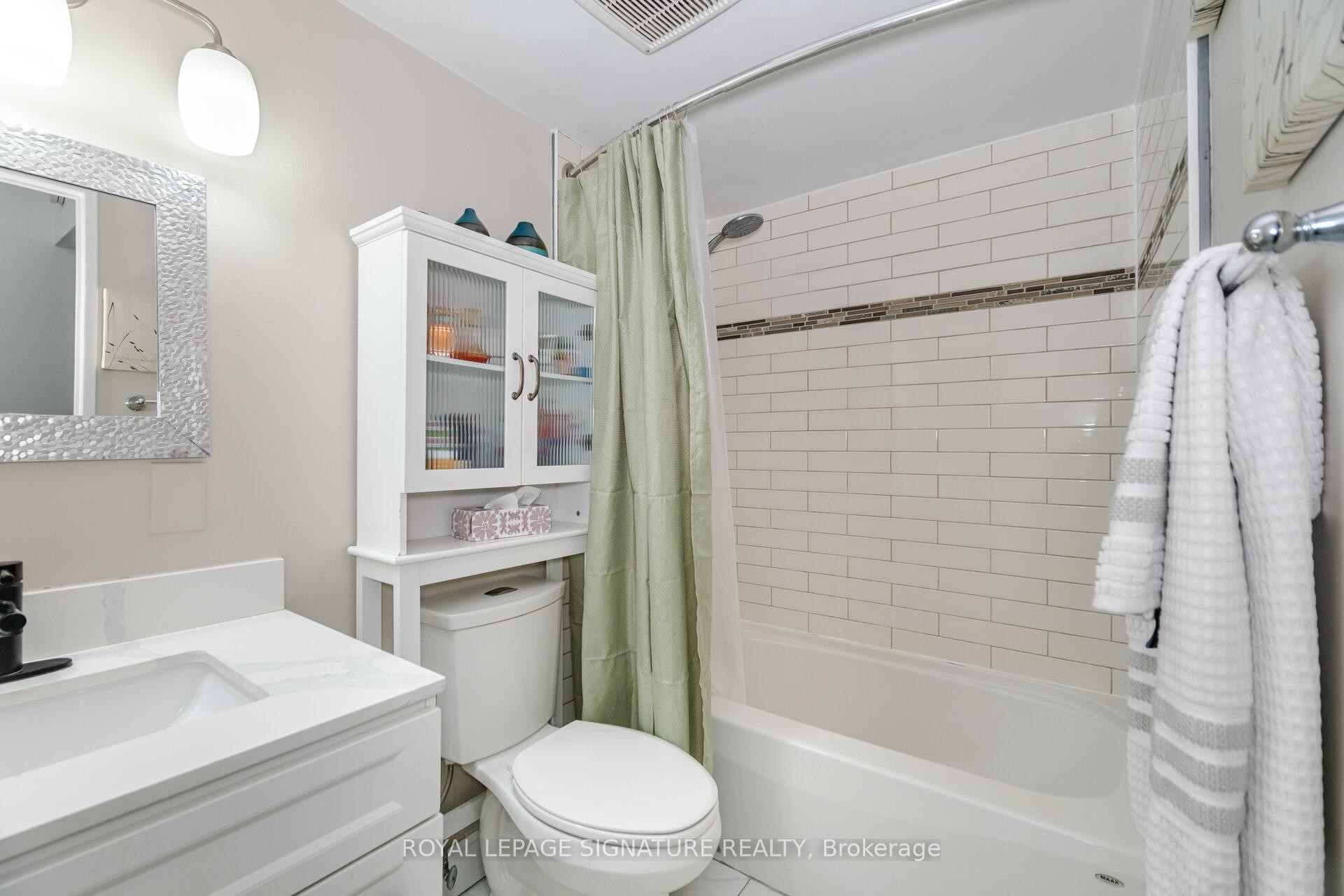 1212-451 The West Mall Drive, Toronto, ON - Indoor Photo Showing Bathroom