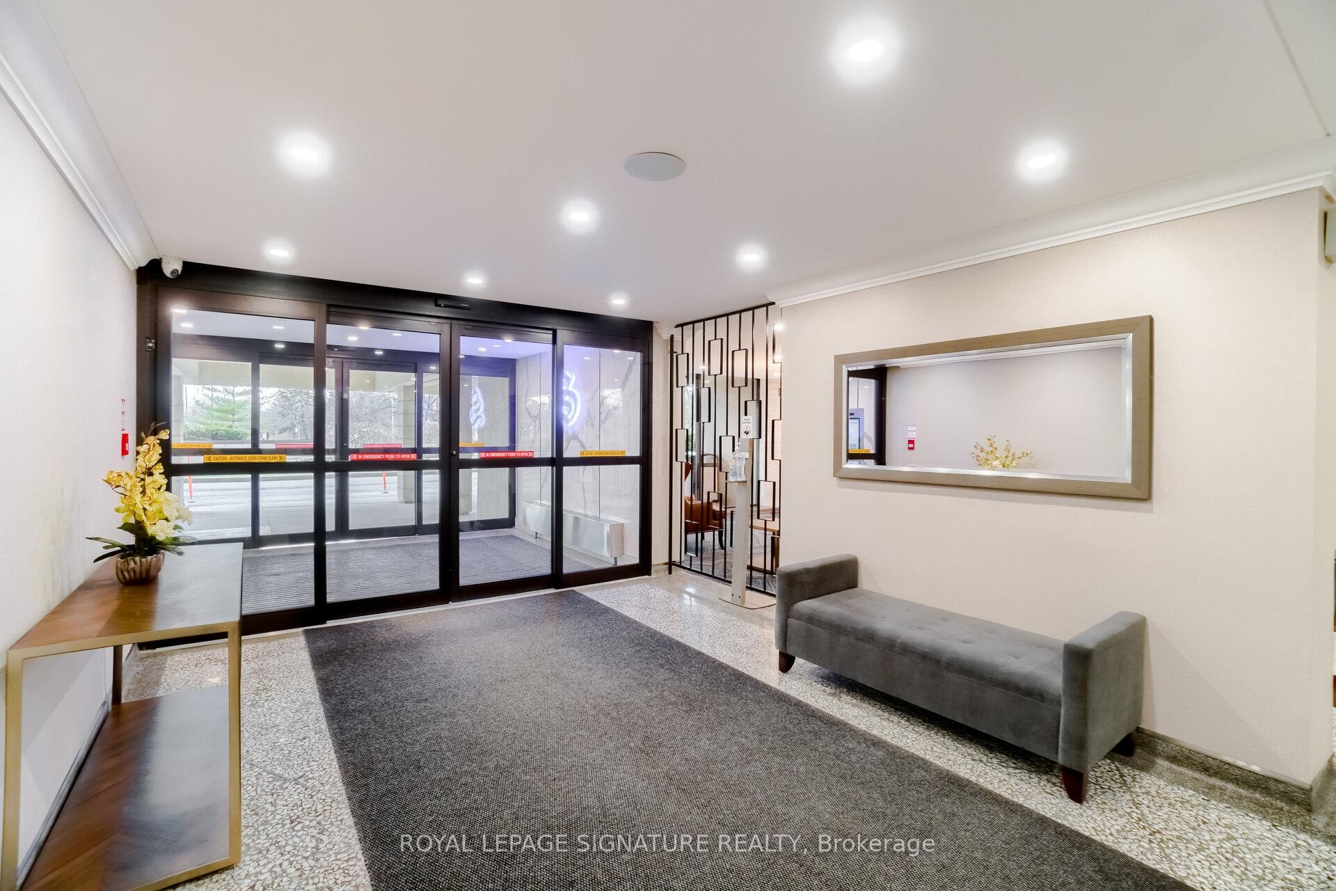 1212-451 The West Mall Drive, Toronto, ON - Indoor Photo Showing Other Room