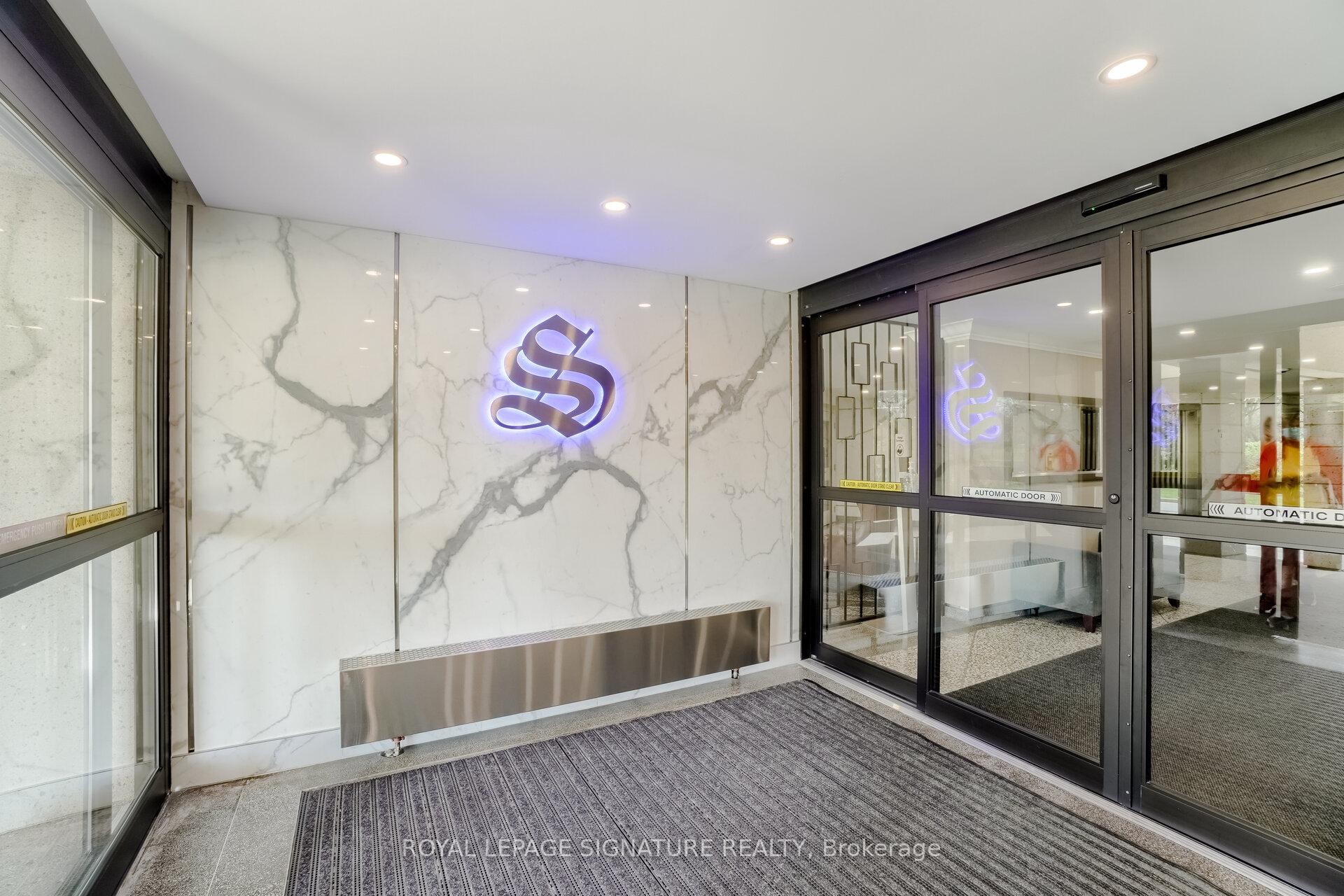 1212-451 The West Mall Drive, Toronto, ON - Indoor Photo Showing Other Room