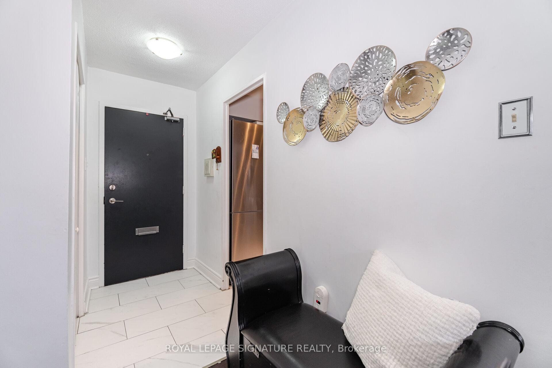 1212-451 The West Mall Drive, Toronto, ON - Indoor Photo Showing Other Room