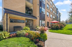 304-41 Ash Street Uxbridge, ON L9P 1E2