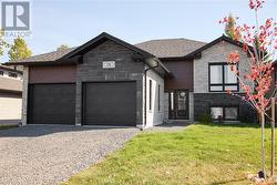 136 Hollybrook Azilda, ON P0M 1B0