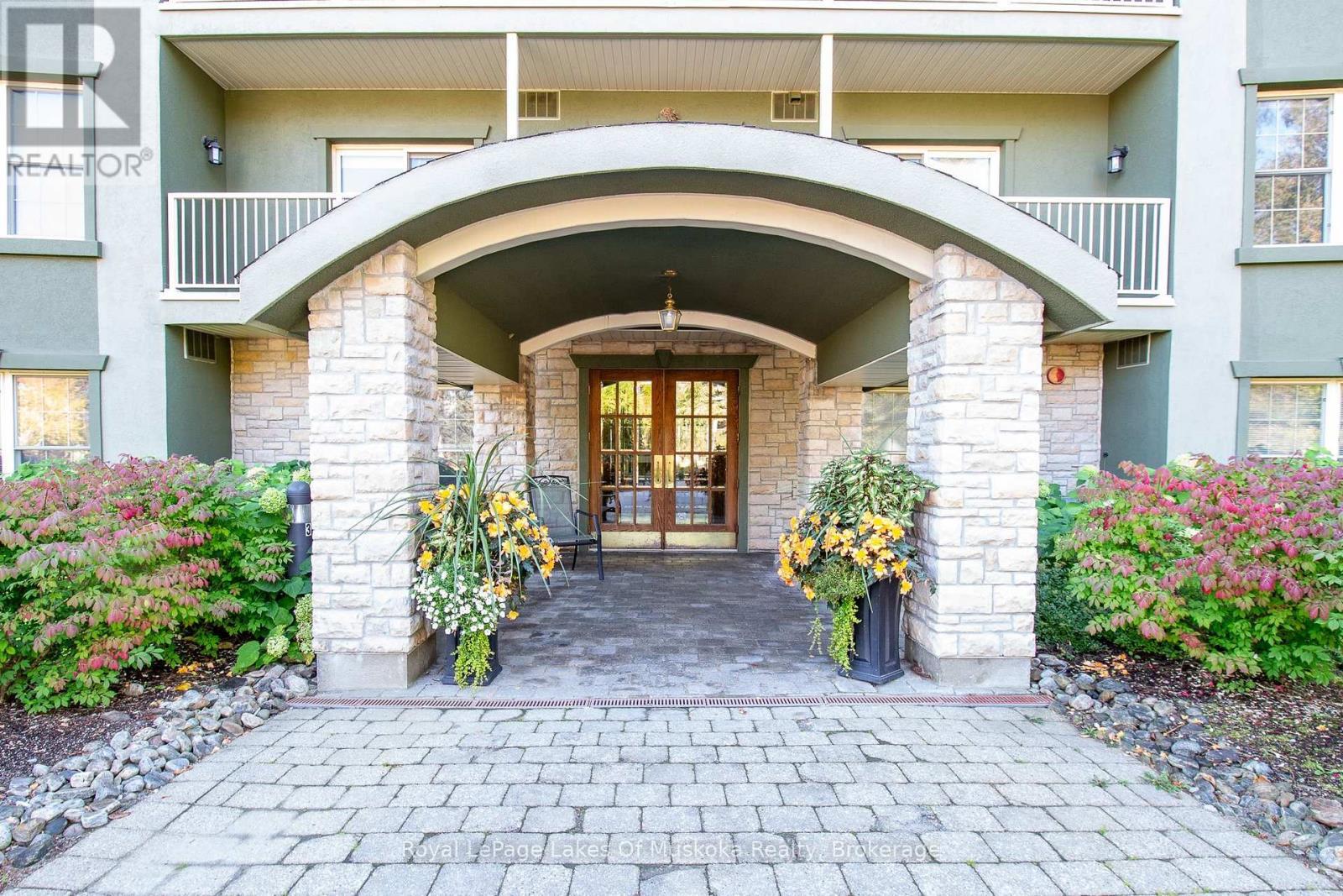 110 - 24 Ontario Street, Bracebridge (Macaulay), ON - Outdoor