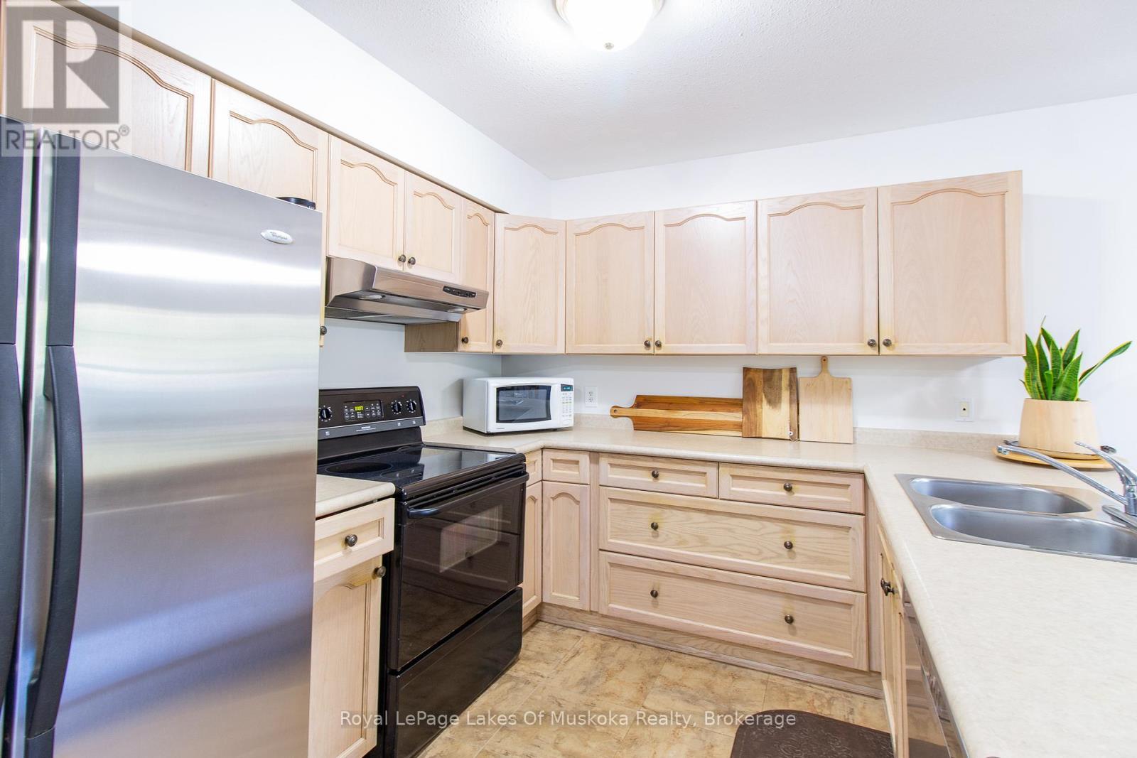 110 - 24 Ontario Street, Bracebridge (Macaulay), ON - Indoor Photo Showing Kitchen With Double Sink