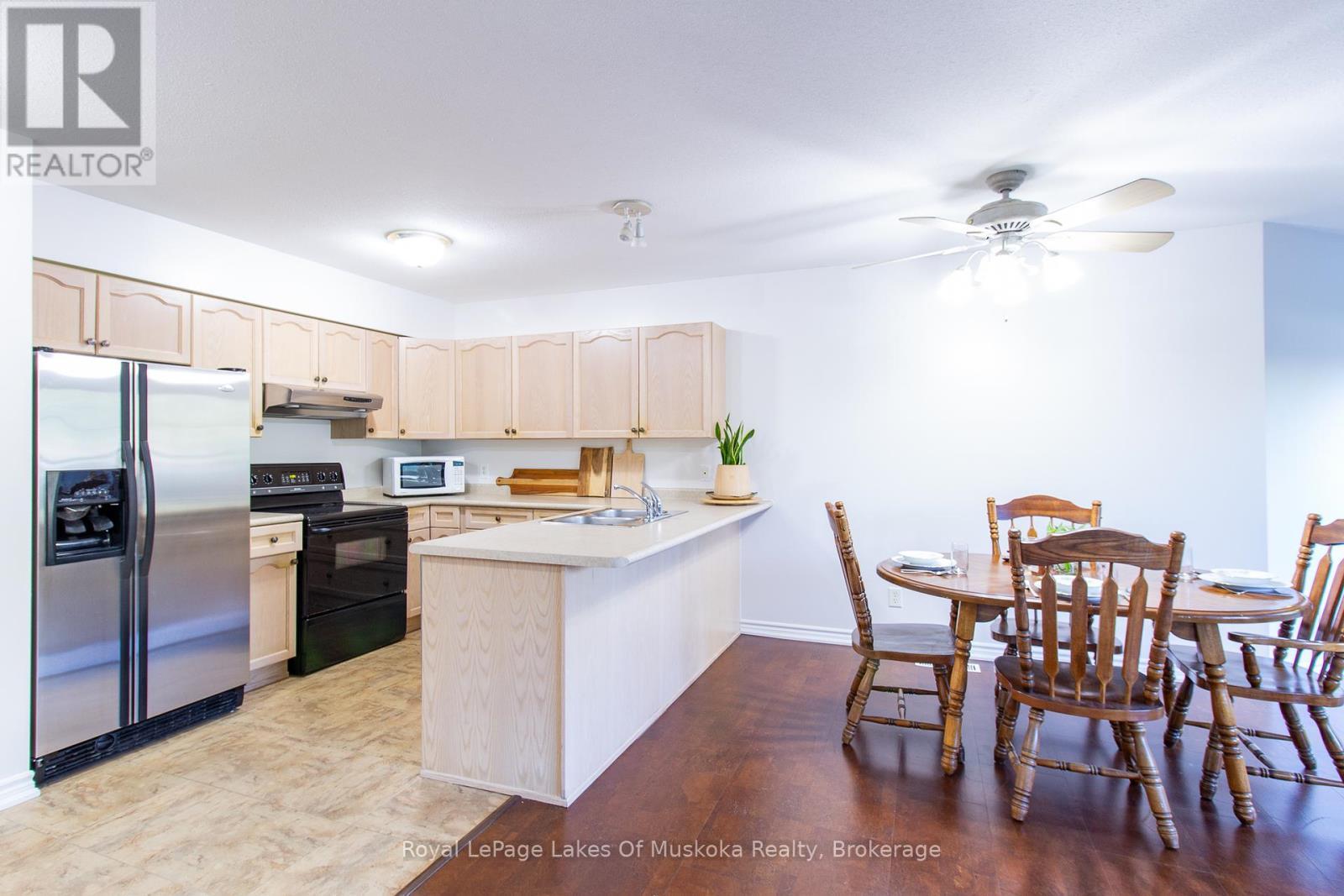 110 - 24 Ontario Street, Bracebridge (Macaulay), ON - Indoor Photo Showing Kitchen