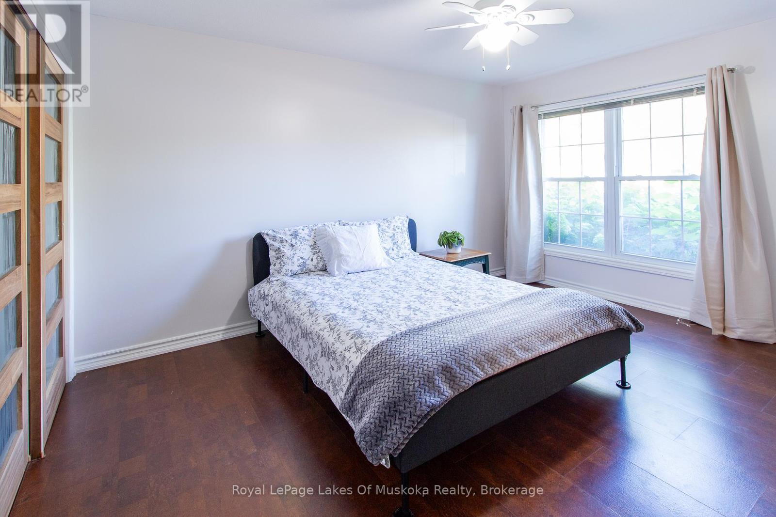 110 - 24 Ontario Street, Bracebridge (Macaulay), ON - Indoor Photo Showing Bedroom