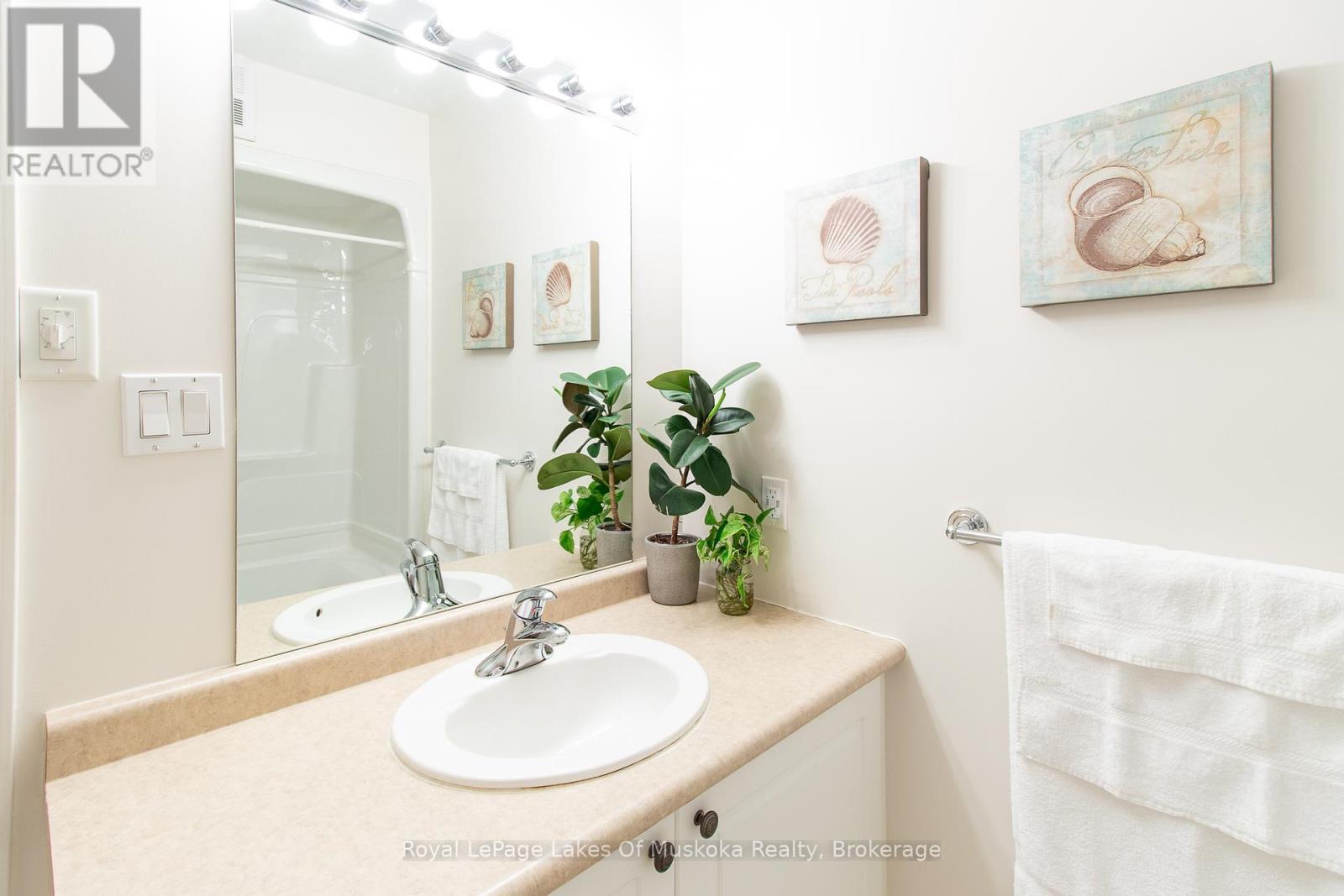 110 - 24 Ontario Street, Bracebridge (Macaulay), ON - Indoor Photo Showing Bathroom