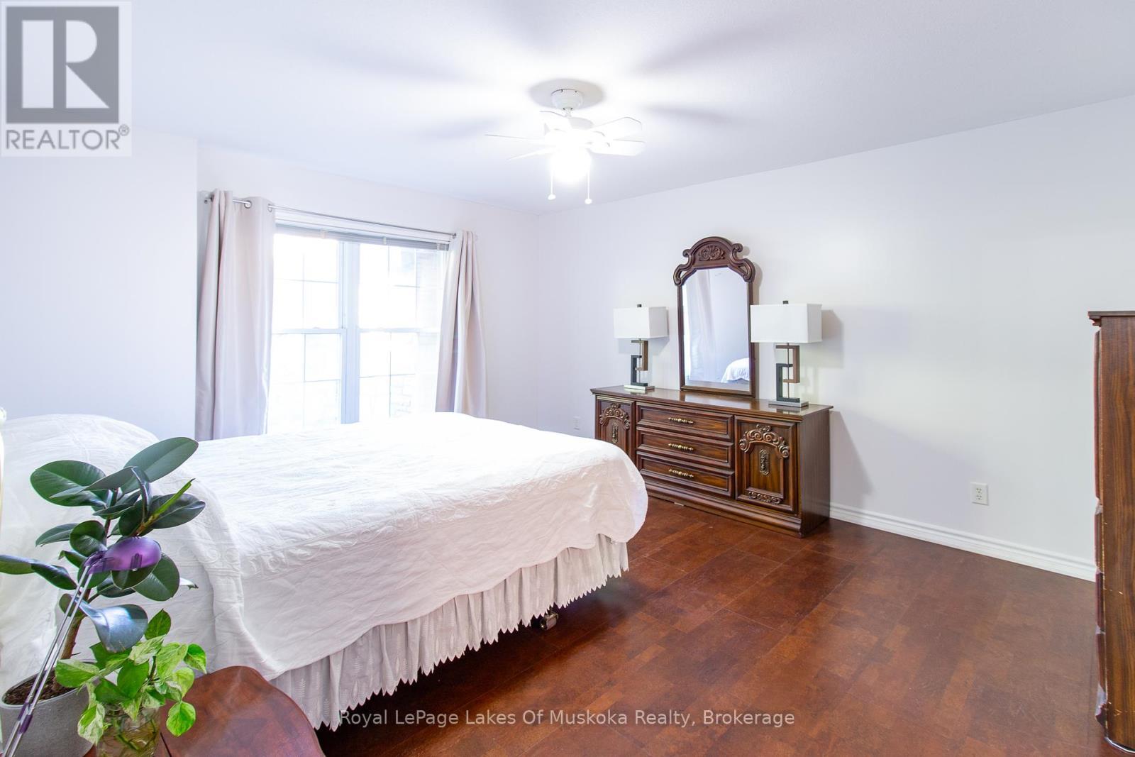 110 - 24 Ontario Street, Bracebridge (Macaulay), ON - Indoor Photo Showing Bedroom