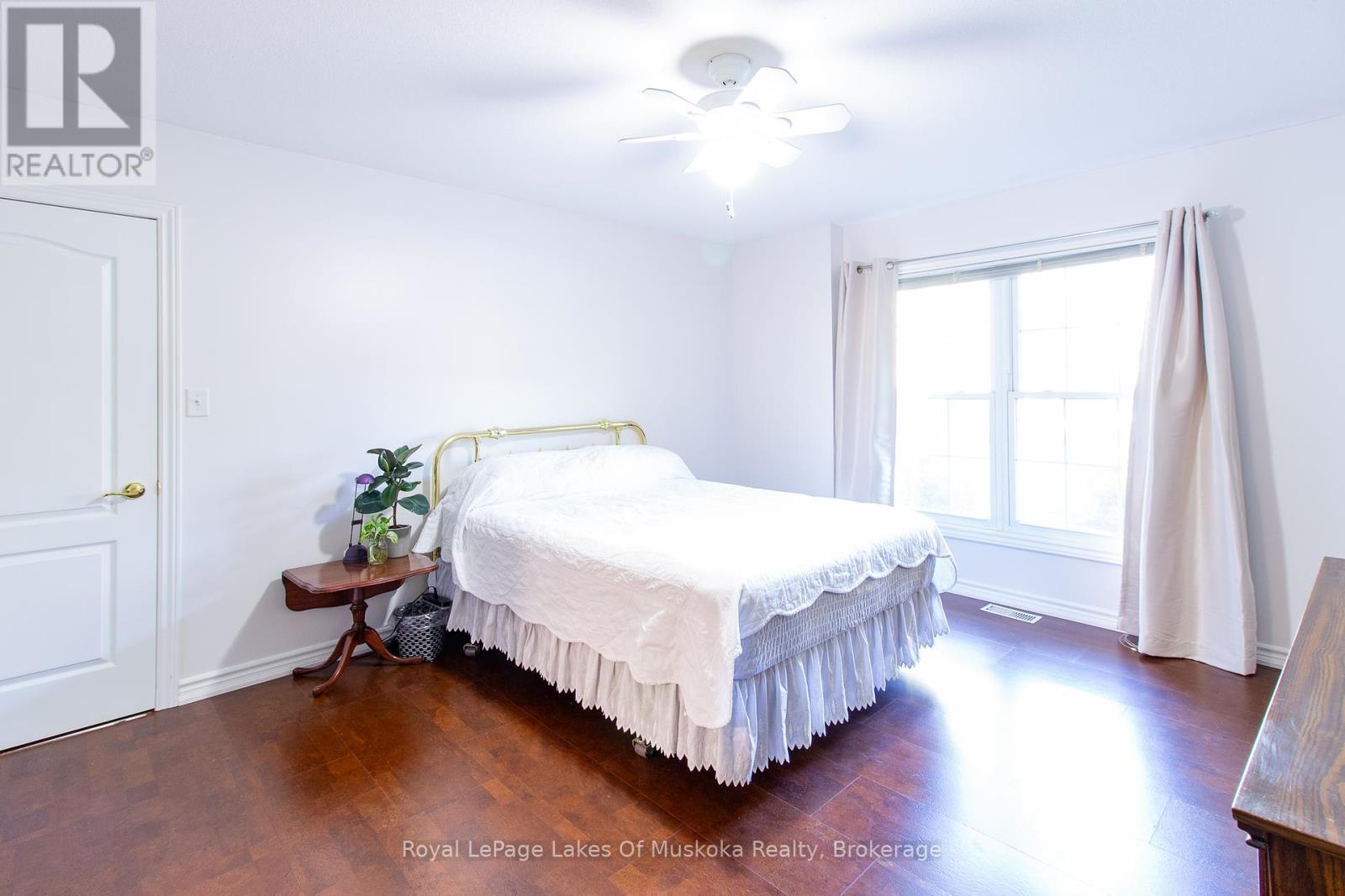 110 - 24 Ontario Street, Bracebridge (Macaulay), ON - Indoor Photo Showing Bedroom