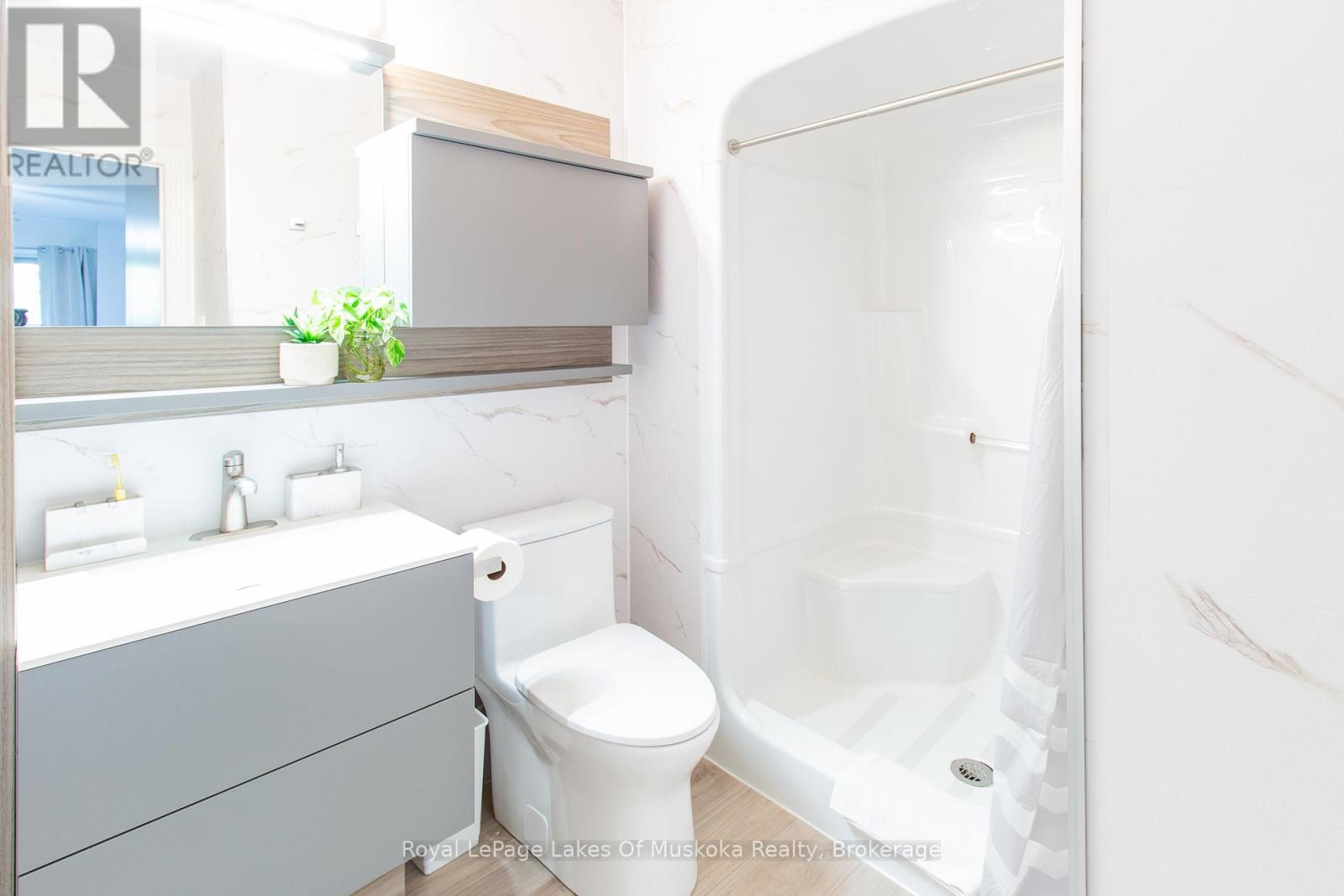 110 - 24 Ontario Street, Bracebridge (Macaulay), ON - Indoor Photo Showing Bathroom