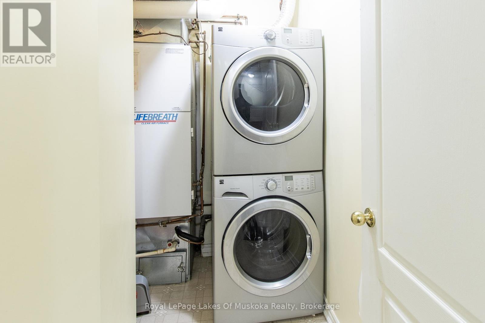 110 - 24 Ontario Street, Bracebridge (Macaulay), ON - Indoor Photo Showing Laundry Room