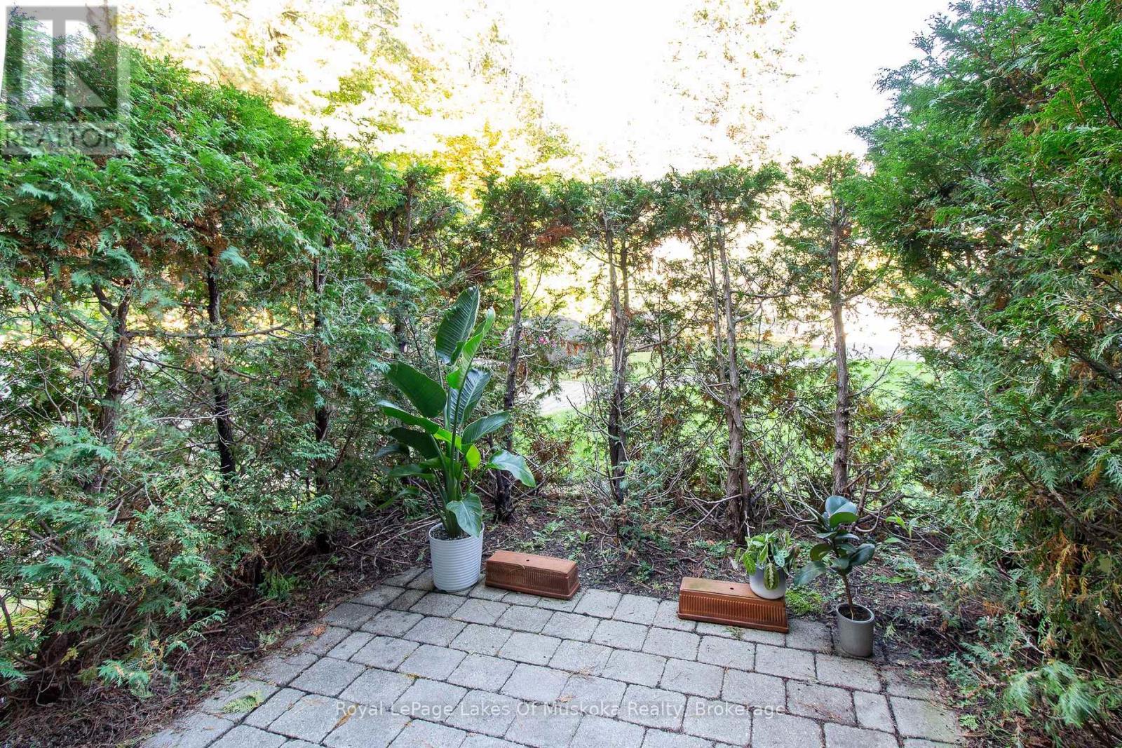 110 - 24 Ontario Street, Bracebridge (Macaulay), ON - Outdoor