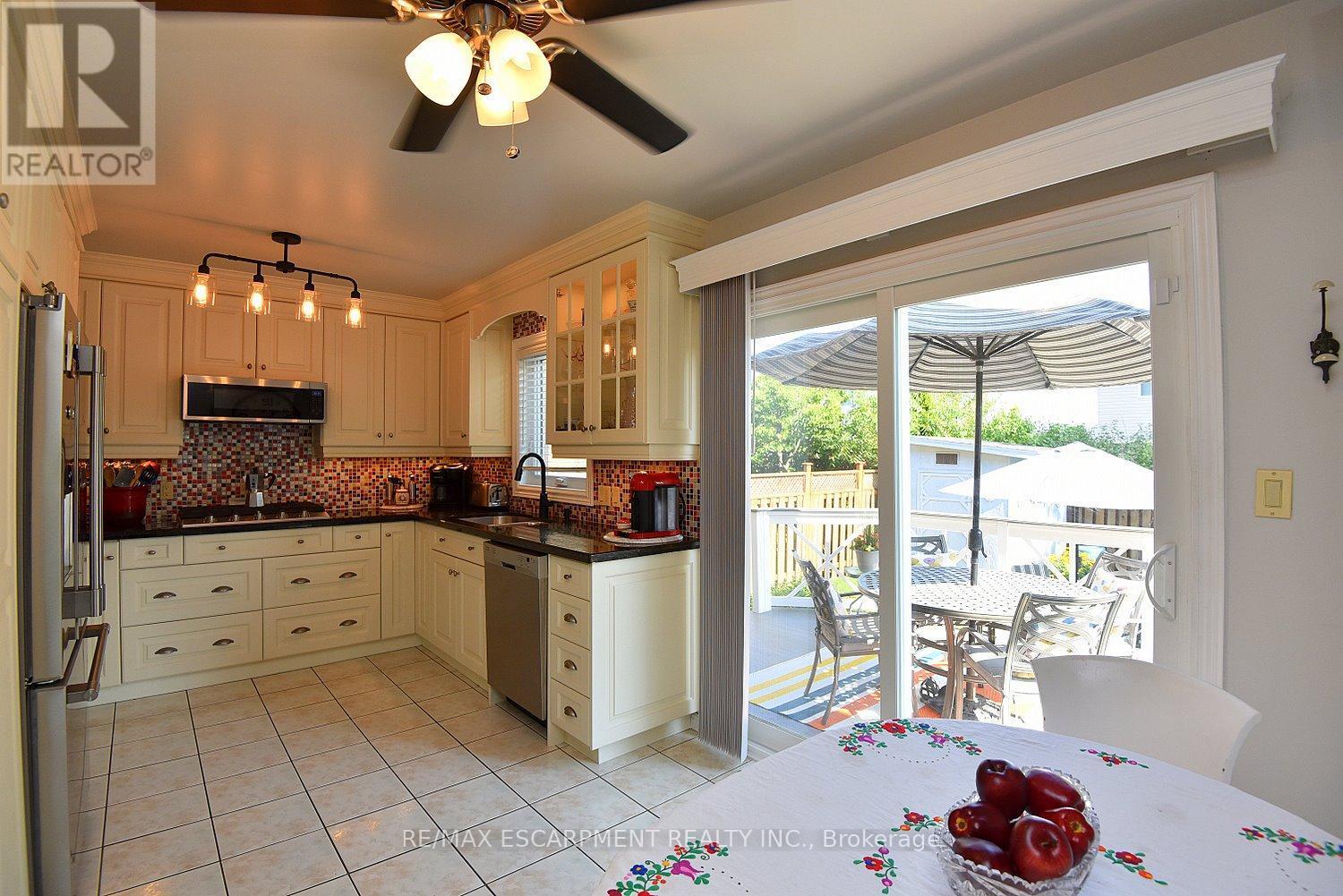 11 Jacqueline Boulevard, Hamilton, ON - Indoor Photo Showing Kitchen