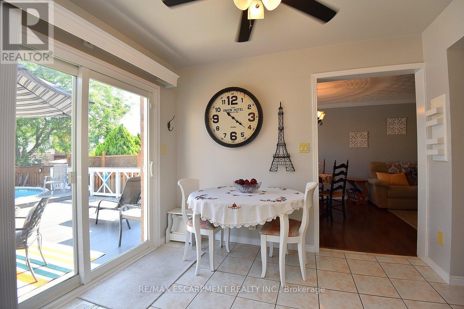 11 Jacqueline Boulevard, Hamilton, ON - Indoor Photo Showing Dining Room