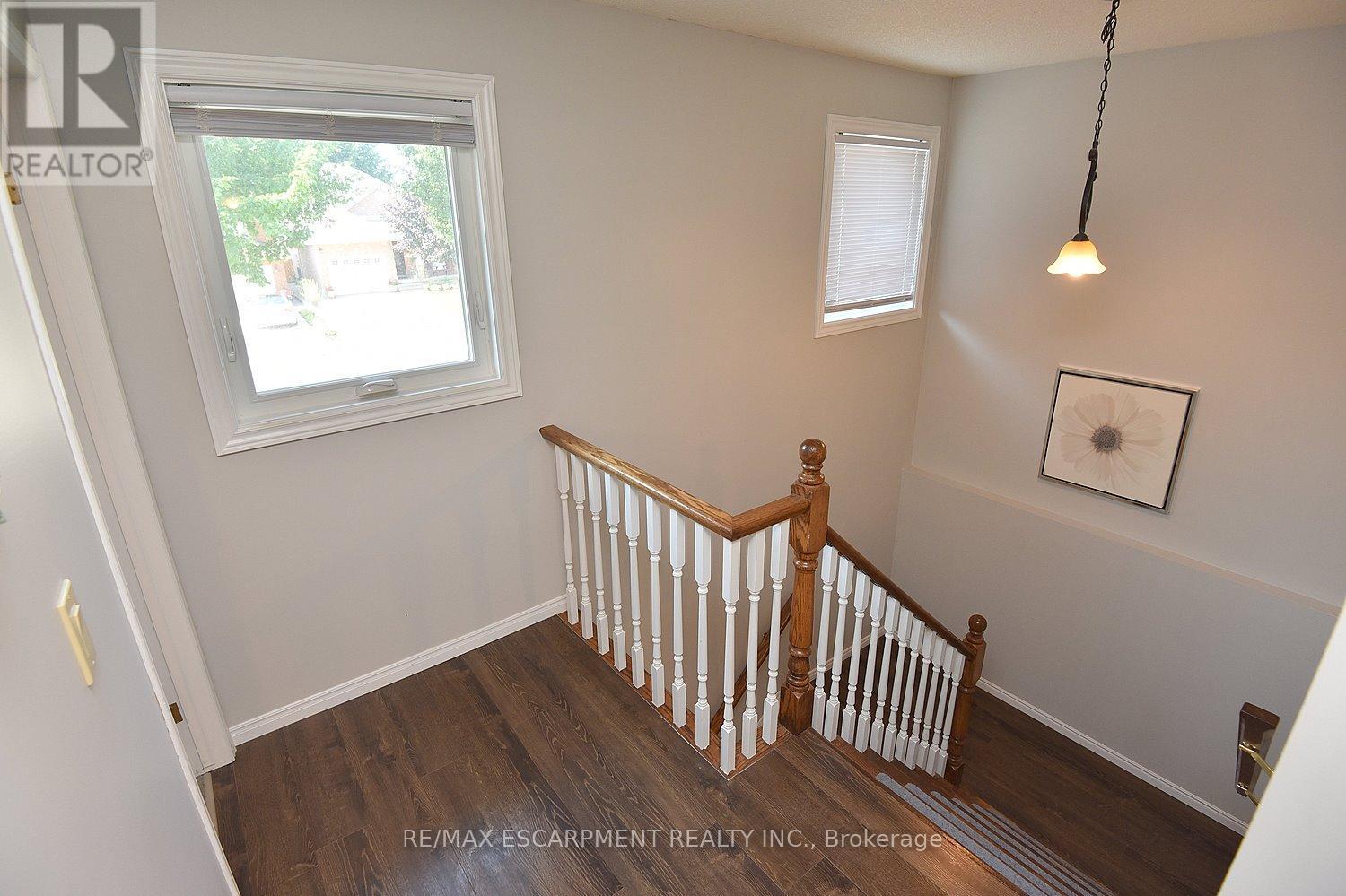 11 Jacqueline Boulevard, Hamilton, ON - Indoor Photo Showing Other Room