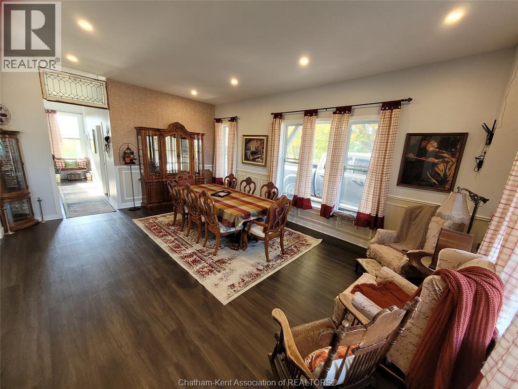 21132 Port Road, Merlin, ON - Indoor Photo Showing Living Room