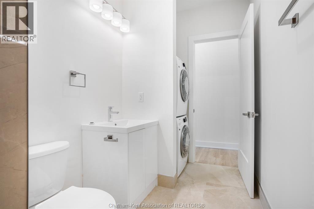 153 King Street West Unit# 5, Chatham, ON - Indoor Photo Showing Laundry Room