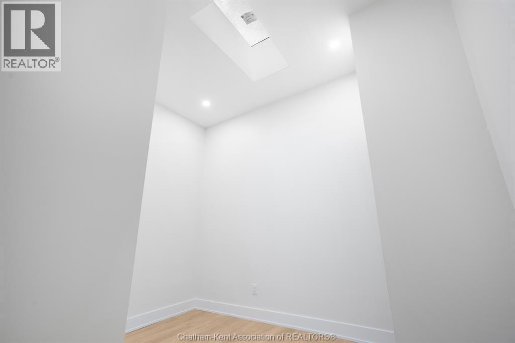 153 King Street West Unit# 5, Chatham, ON - Indoor Photo Showing Other Room