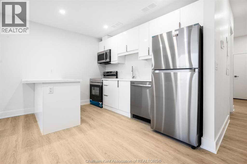 153 King Street West Unit# 6, Chatham, ON - Indoor Photo Showing Kitchen
