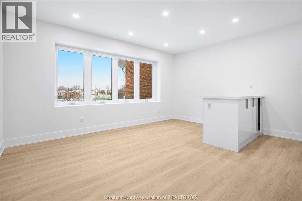 153 King Street West Unit# 6, Chatham, ON - Indoor Photo Showing Other Room