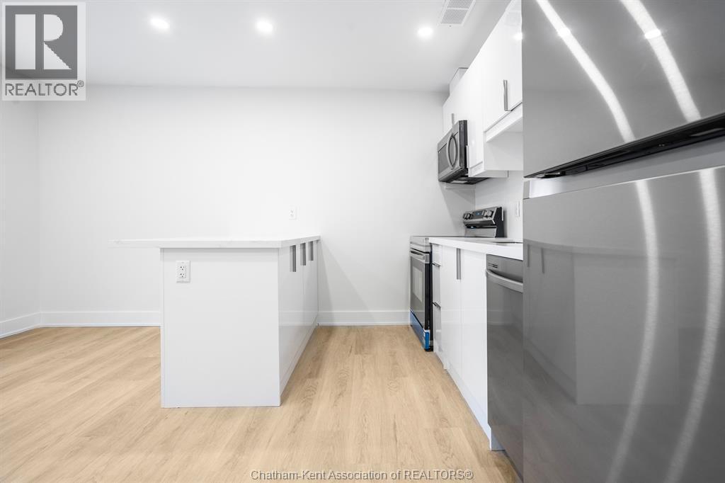 153 King Street West Unit# 6, Chatham, ON - Indoor Photo Showing Kitchen