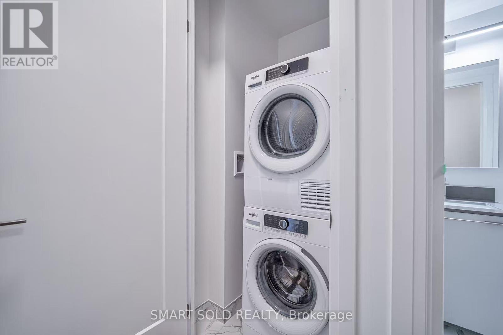 2701 - 8 Water Walk Drive, Markham, ON - Indoor Photo Showing Laundry Room