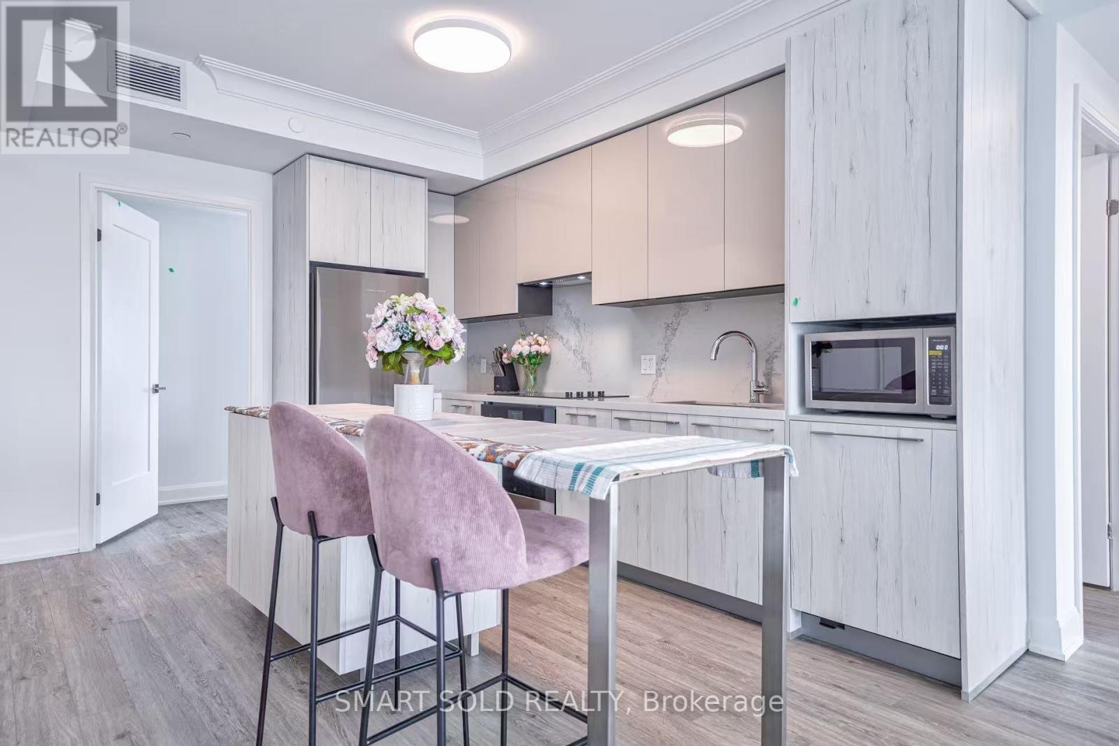 2701 - 8 Water Walk Drive, Markham, ON - Indoor Photo Showing Kitchen
