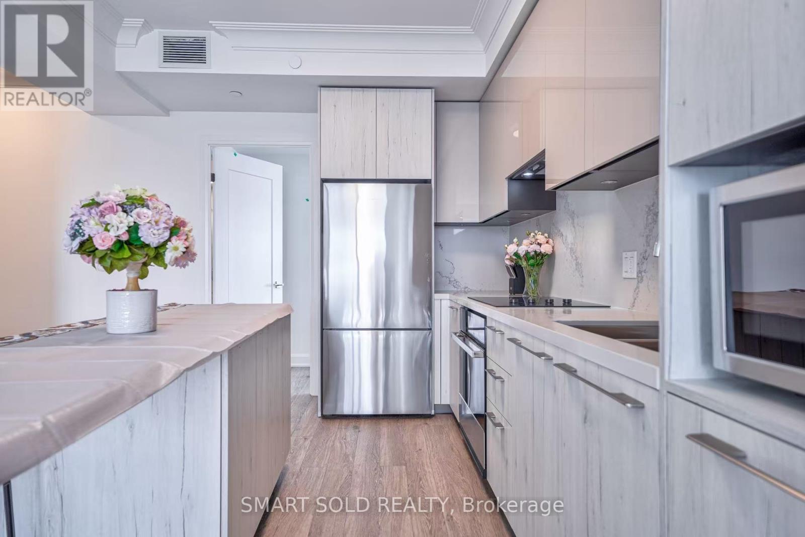 2701 - 8 Water Walk Drive, Markham, ON - Indoor Photo Showing Kitchen With Upgraded Kitchen