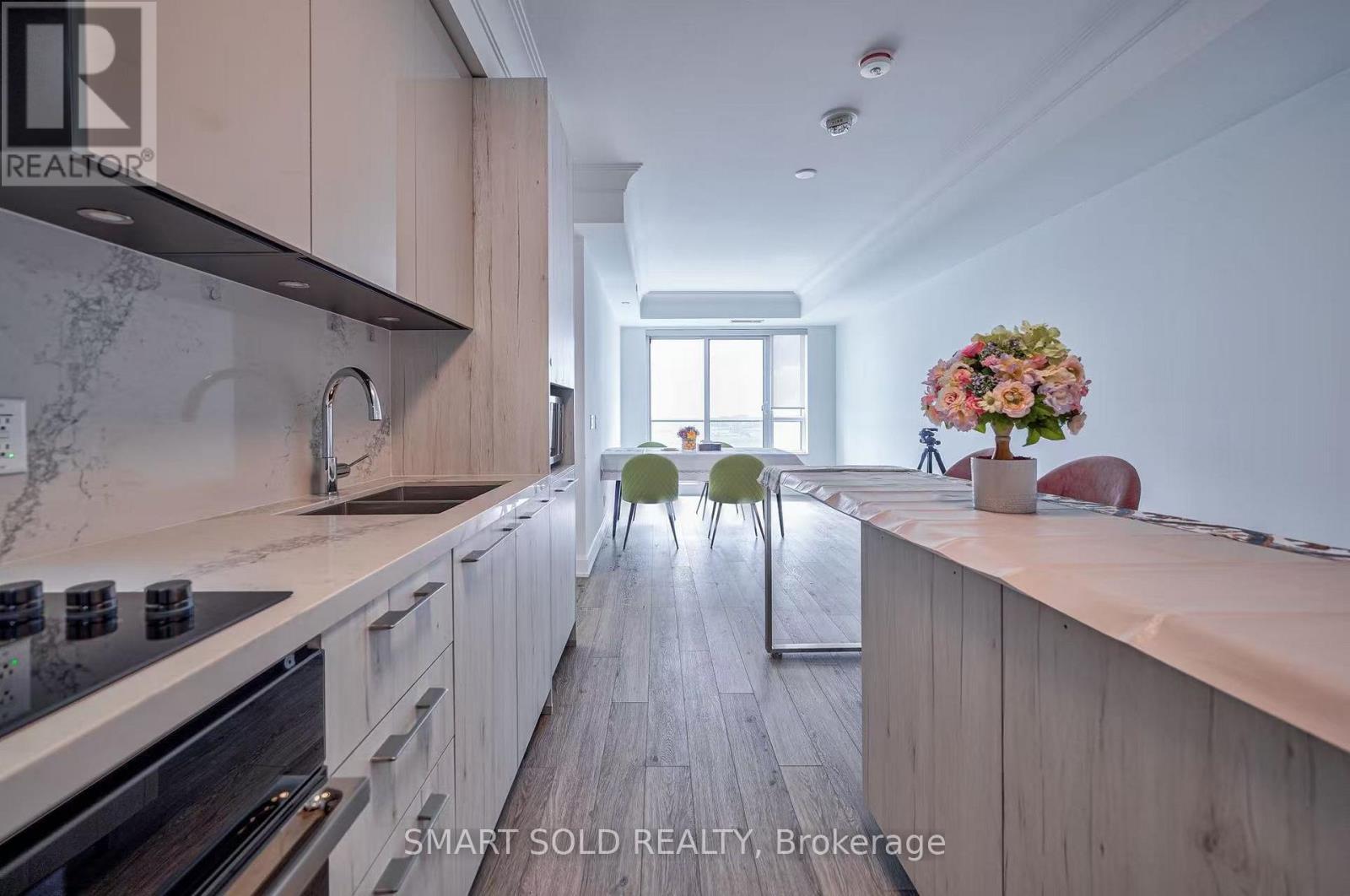 2701 - 8 Water Walk Drive, Markham, ON - Indoor Photo Showing Kitchen With Double Sink With Upgraded Kitchen
