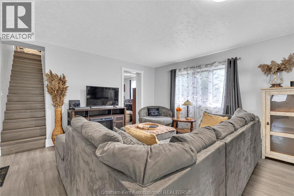 4 Oak Street, Ridgetown, ON - Indoor Photo Showing Living Room With Fireplace