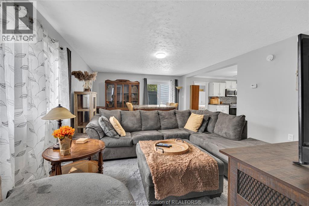 4 Oak Street, Ridgetown, ON - Indoor Photo Showing Living Room