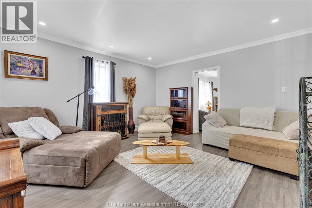 4 Oak Street, Ridgetown, ON - Indoor Photo Showing Living Room