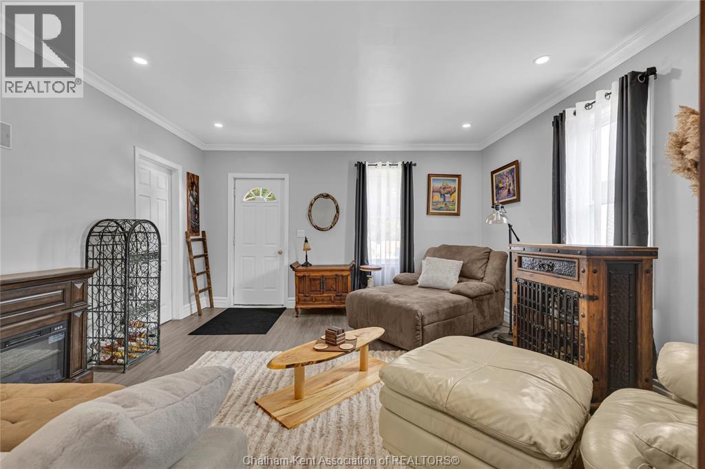 4 Oak Street, Ridgetown, ON - Indoor Photo Showing Living Room With Fireplace