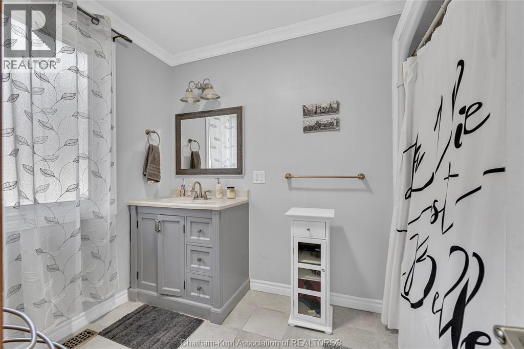 4 Oak Street, Ridgetown, ON - Indoor Photo Showing Bathroom