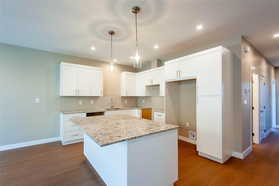443 Poplar Drive, Logan Lake, BC - Indoor Photo Showing Kitchen With Upgraded Kitchen