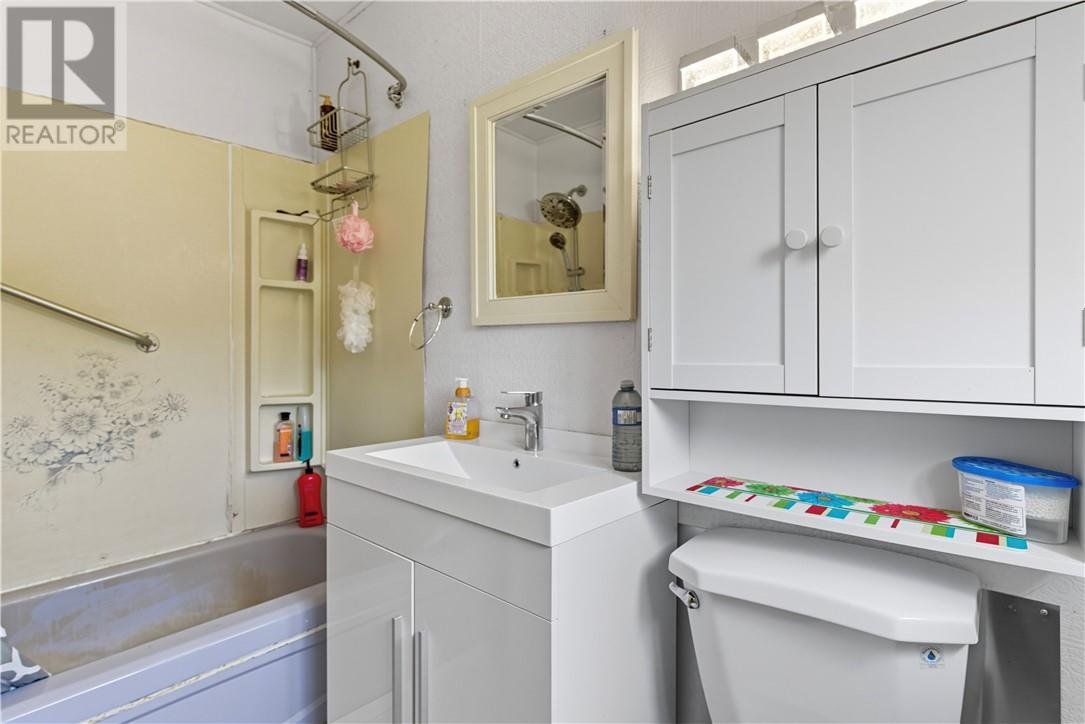 41 Graham Road, Massey, ON - Indoor Photo Showing Laundry Room