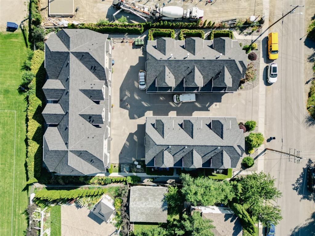 101-952 Lawson Avenue, Kelowna, BC - Outdoor With View