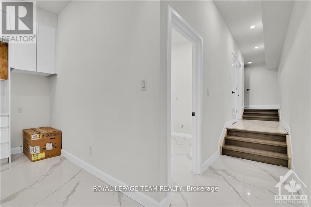 828 Alpine Avenue, Ottawa, ON - Indoor Photo Showing Other Room