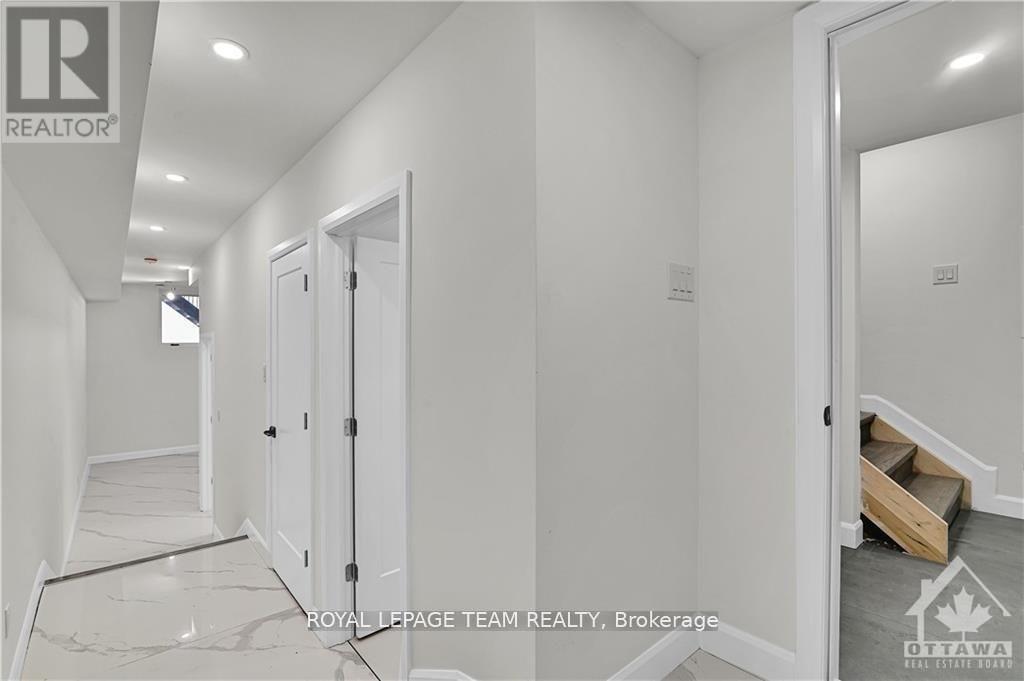 828 Alpine Avenue, Ottawa, ON - Indoor Photo Showing Other Room