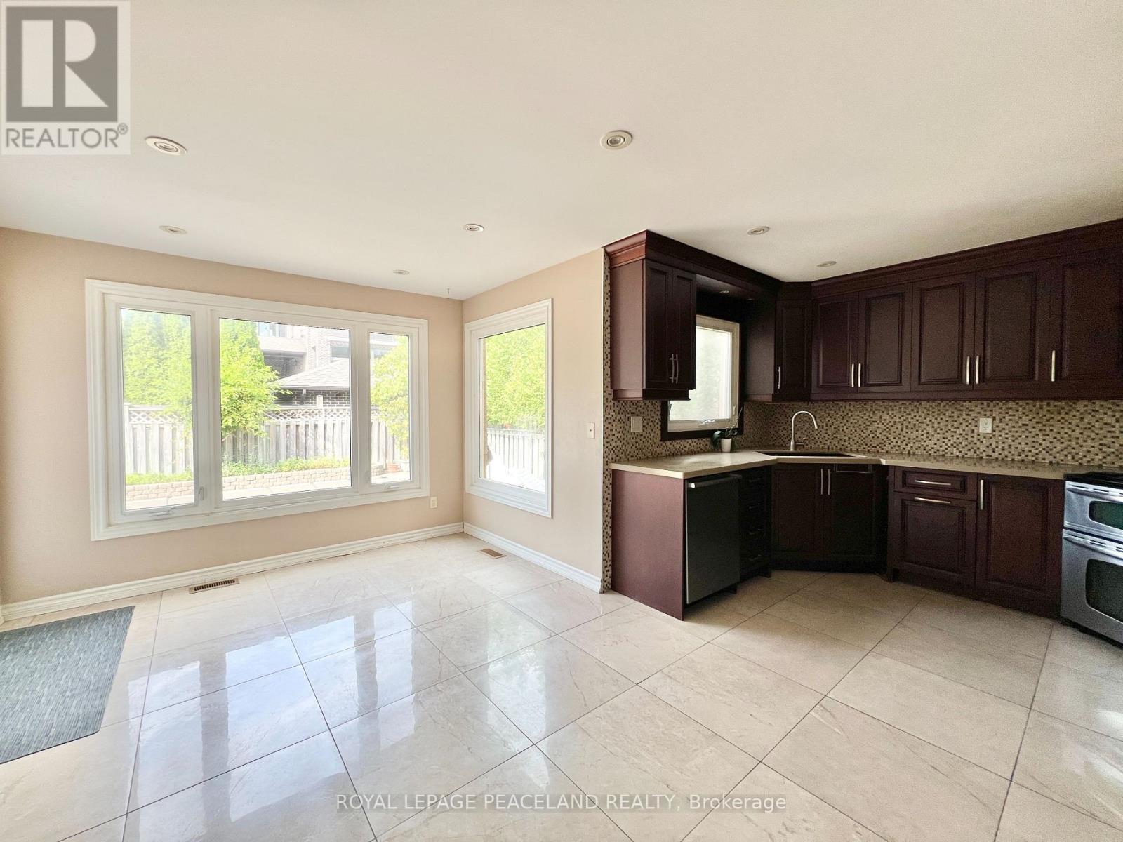 186 Marsi Road, Richmond Hill, ON - Indoor Photo Showing Kitchen