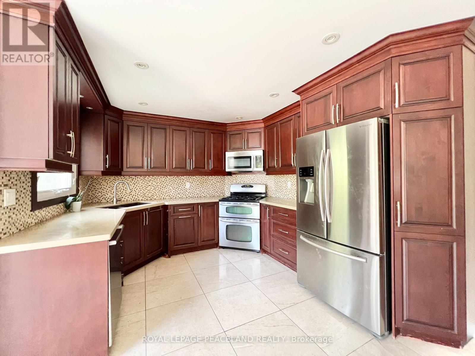 186 Marsi Road, Richmond Hill, ON - Indoor Photo Showing Kitchen With Stainless Steel Kitchen