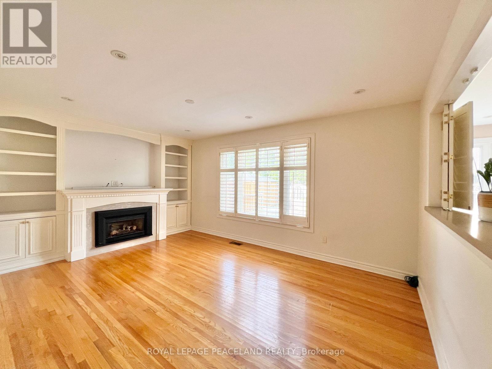 186 Marsi Road, Richmond Hill, ON - Indoor Photo Showing Living Room With Fireplace