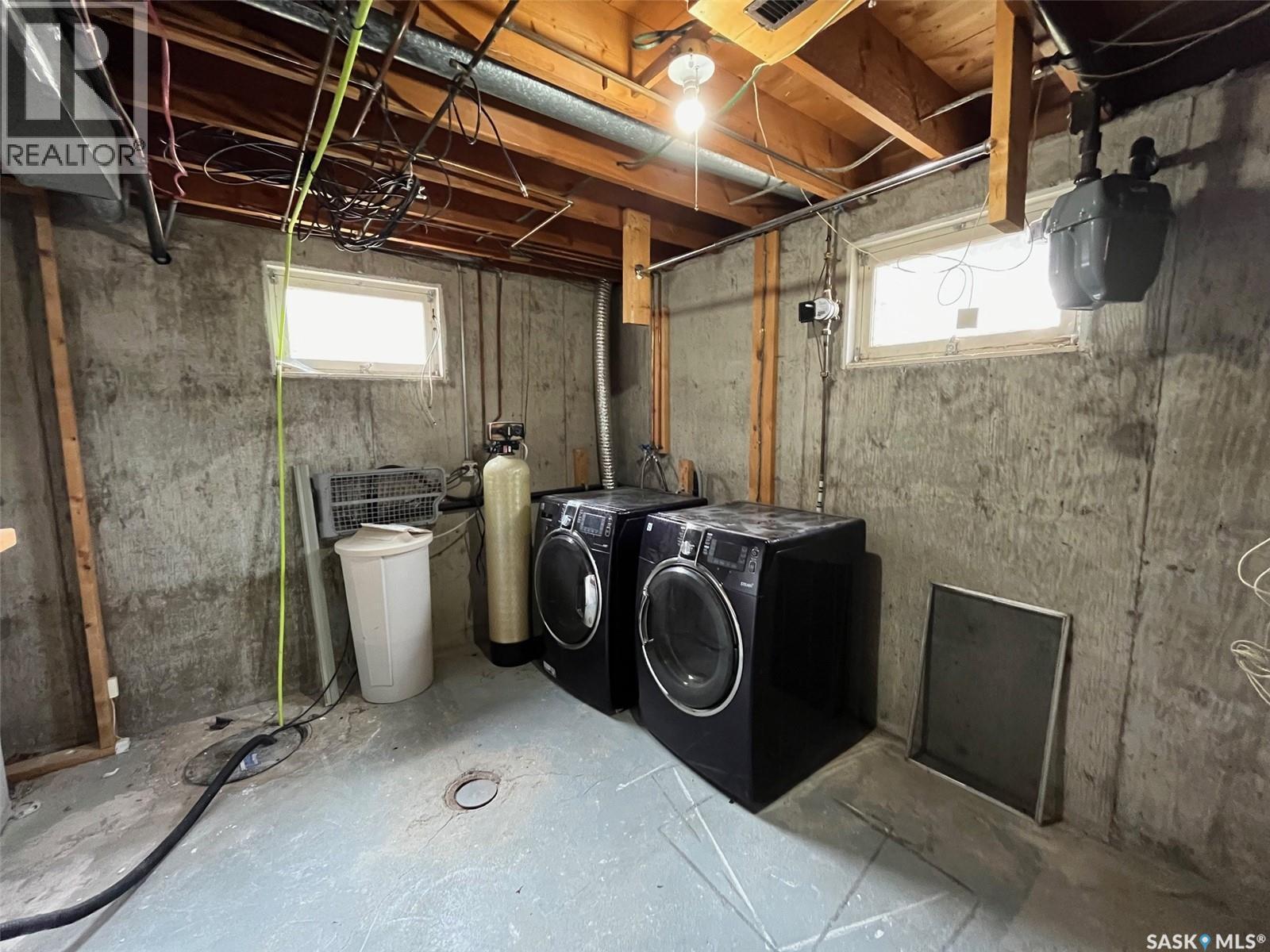 522 1St Street E, Lafleche, SK - Indoor Photo Showing Laundry Room