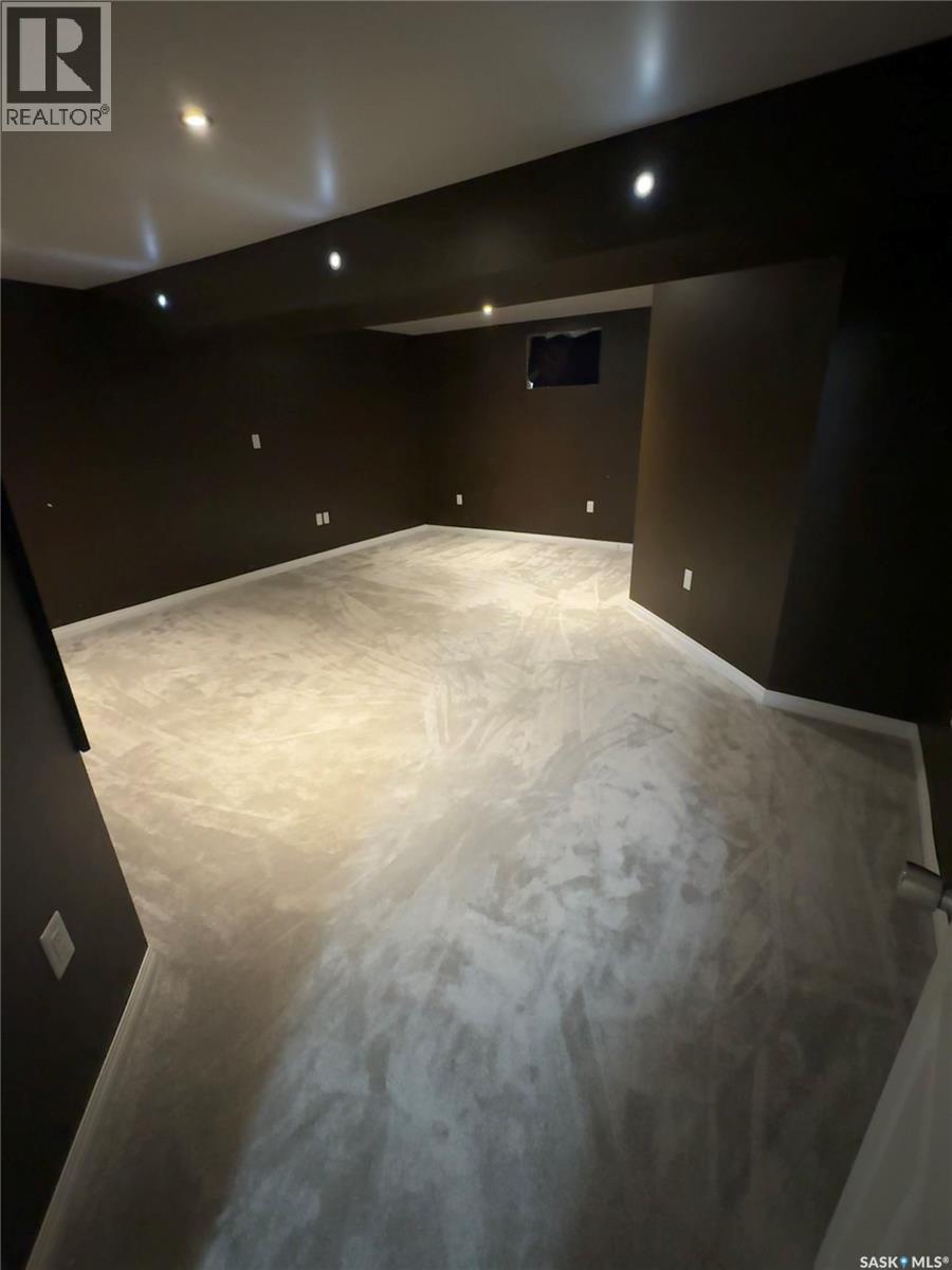 522 1St Street E, Lafleche, SK - Indoor