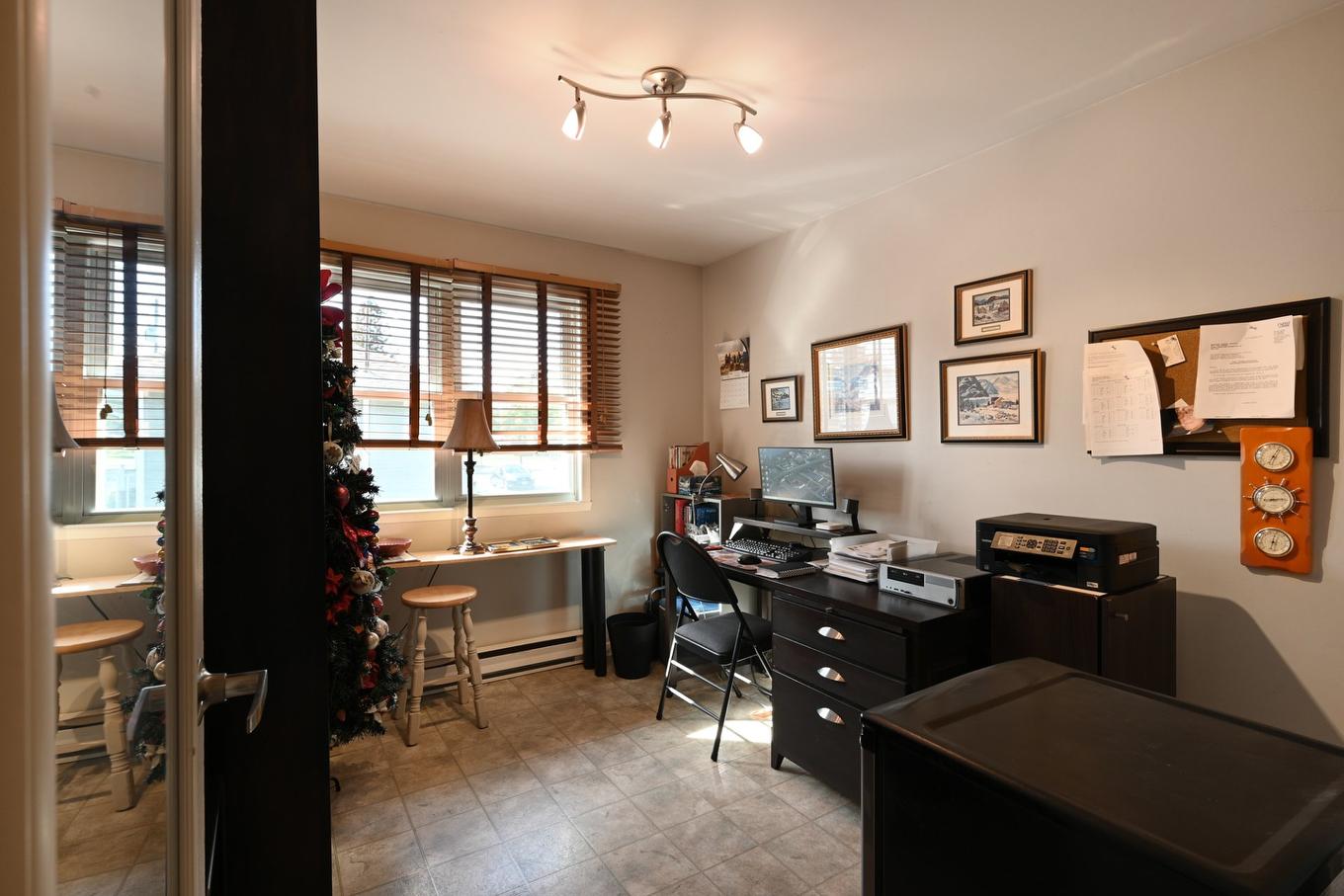 Bureau - 955 Rue Nadeau, Saint-Jean-Sur-Richelieu, QC - Indoor