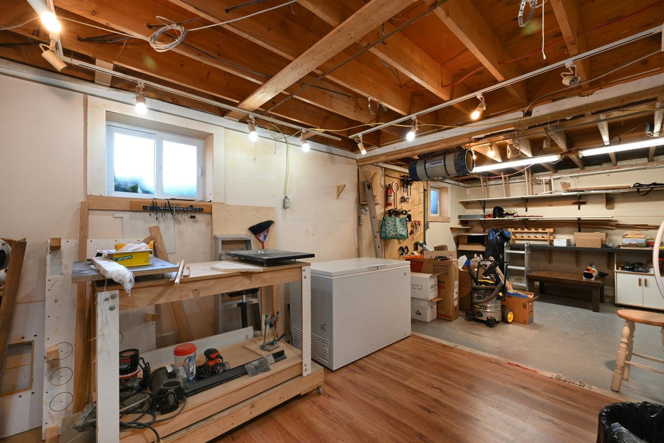 Atelier - 955 Rue Nadeau, Saint-Jean-Sur-Richelieu, QC - Indoor Photo Showing Laundry Room